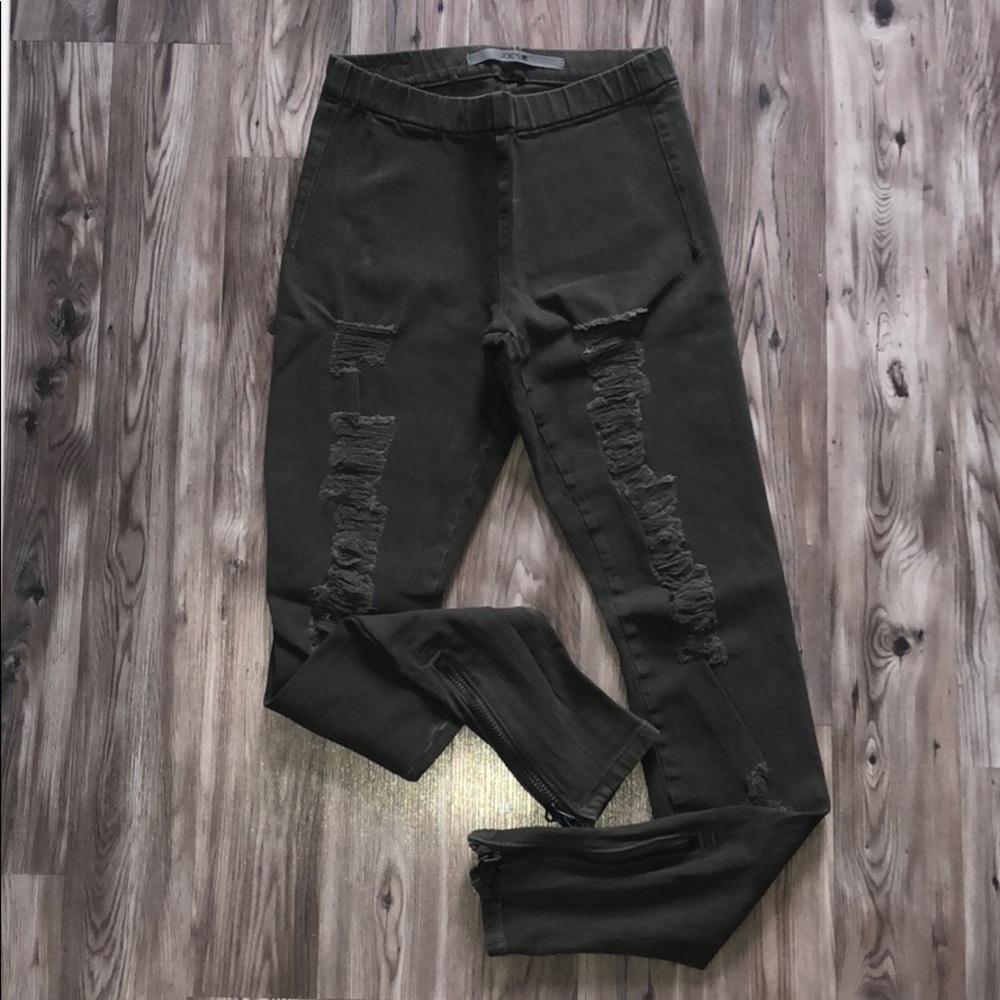 Distressed Ankle Zip Leggings
